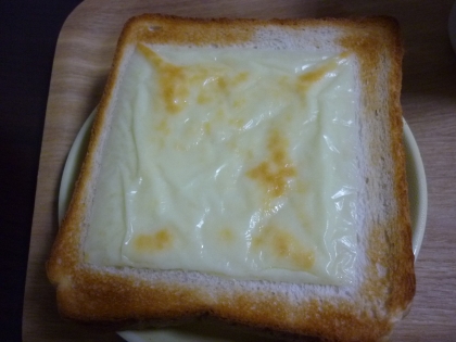 はちみつも、とろけるチーズも食パンもあったので作れました～☆
甘いのとチーズの塩気がマッチして美味しかったです（*^_^*）
ごちそうさまでした♪