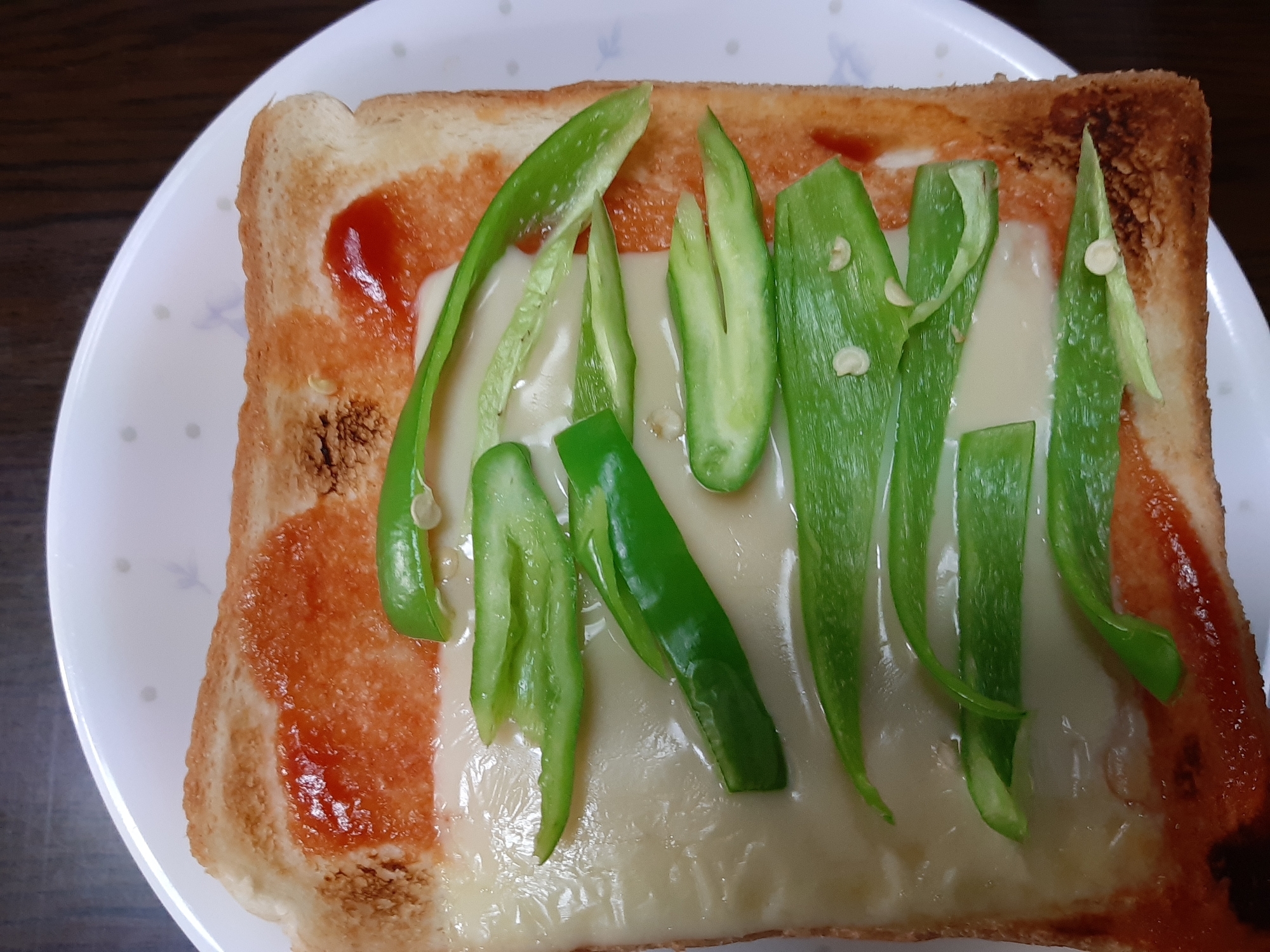 ピザトースト ピーマンのせて