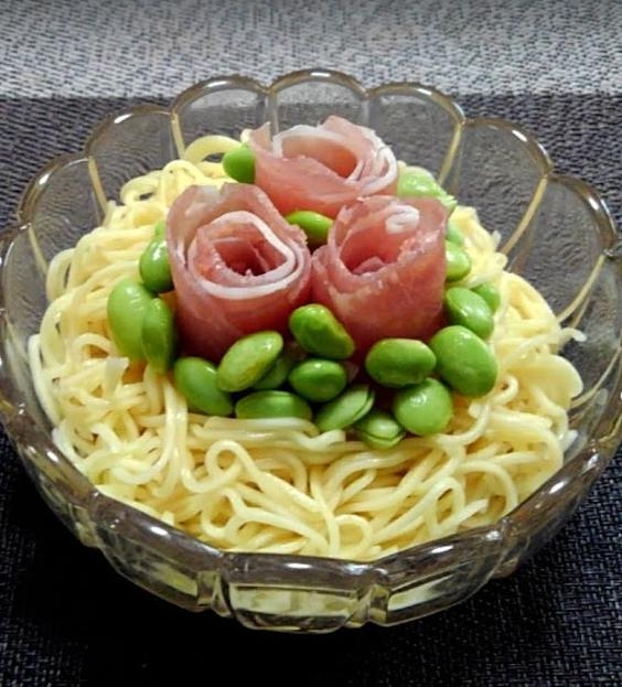 生ハムくるくるお花と枝豆の冷麺