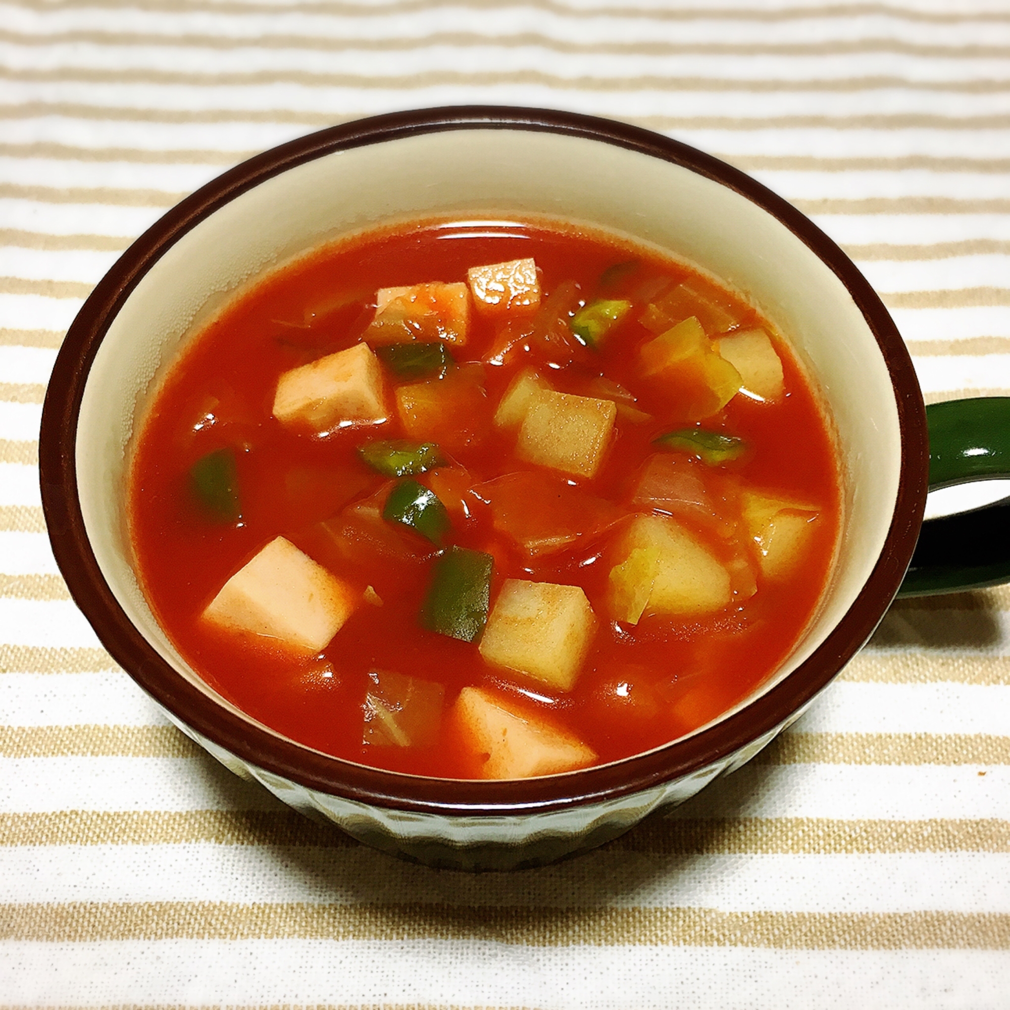 野菜を食べる！魚肉ソーセージ入りトマトスープ