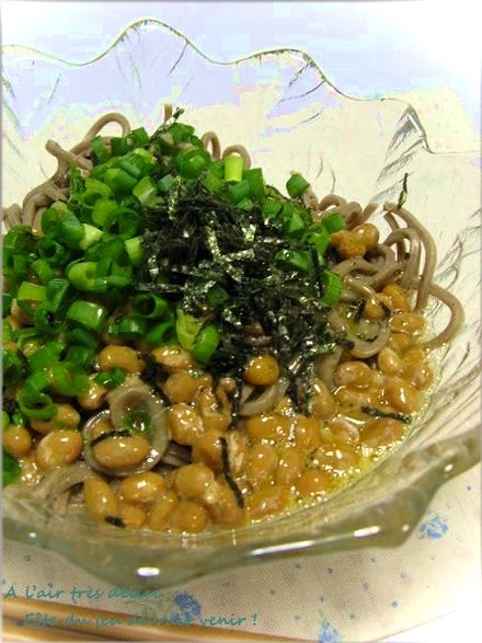 冷たく冷やして”納豆卵かけ冷やし蕎麦”