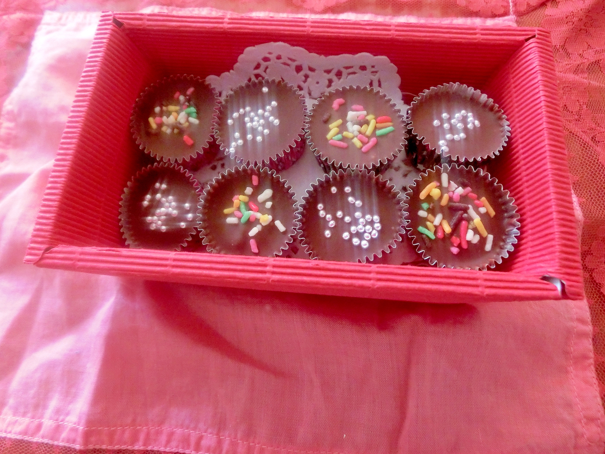 赤い箱に8個入ったカップチョコ