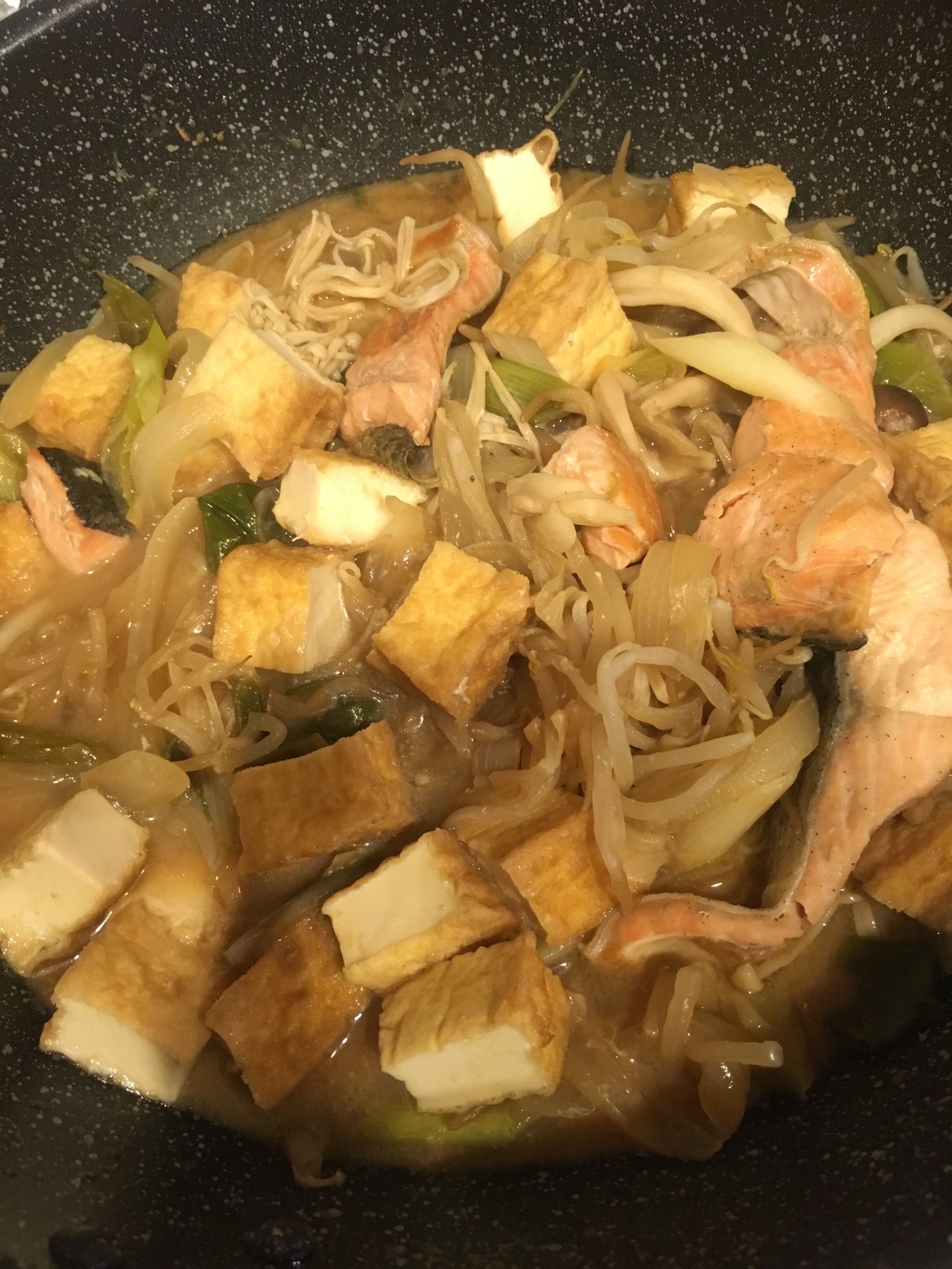 鮭と厚揚げのちゃんちゃん焼き風みそ煮込み レシピ 作り方 By ズボラでもおいしいごはんが食べたい 楽天レシピ