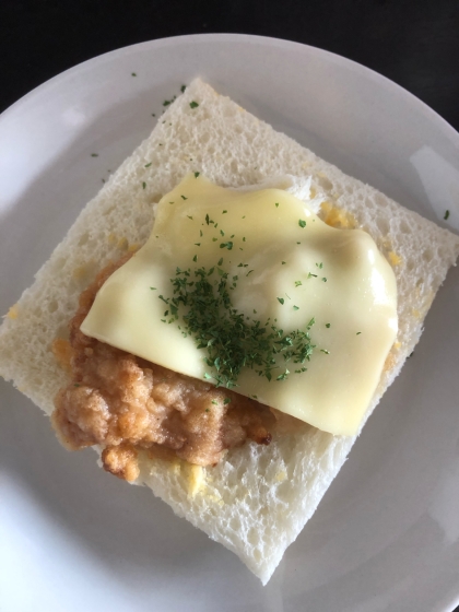 チキンナゲットのチーズトースト