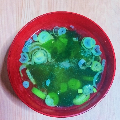 わかめとねぎの味噌汁