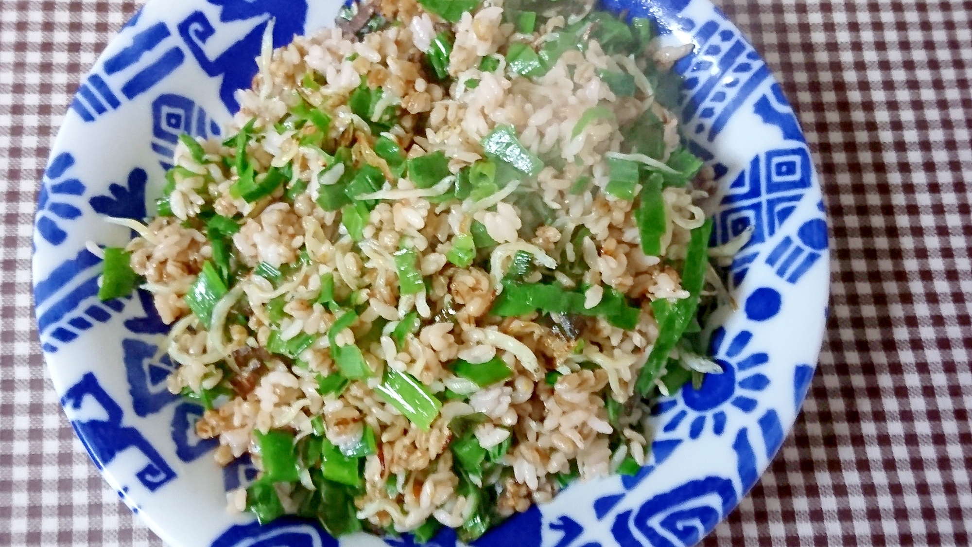 もち麦ごはんのねぎしらすチャーハン