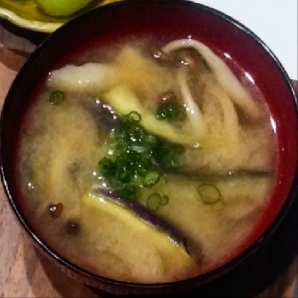 炒め茄子・舞茸・しめじの味噌汁