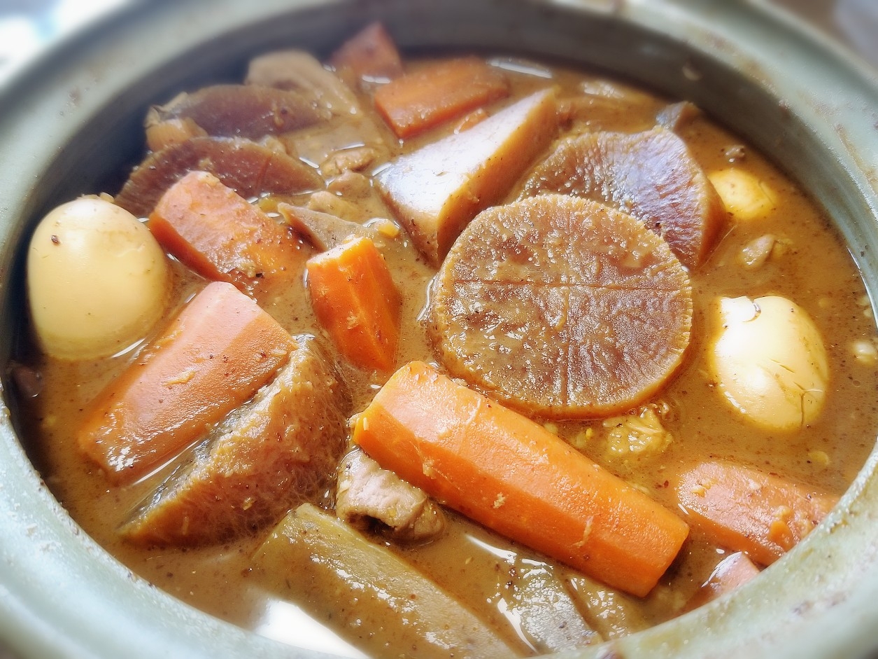 豚もつと大根の味噌煮込み♪　～味噌おでん風～