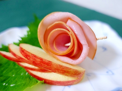 お弁当、オードブルに バラの形のハム