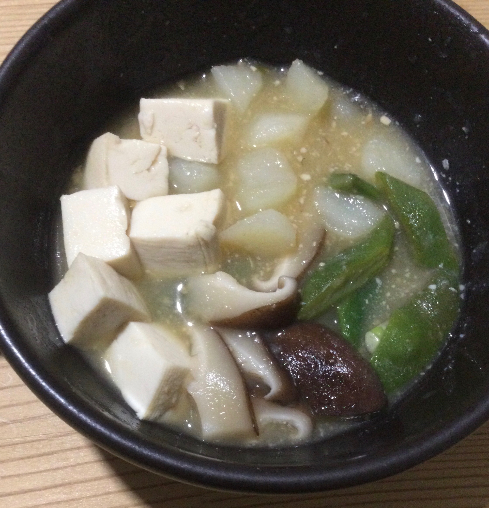 豆腐じゃが芋椎茸モロッコインゲンの味噌煮鍋♪