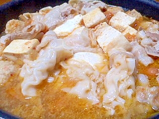 レトルト餃子入りキムチ鍋