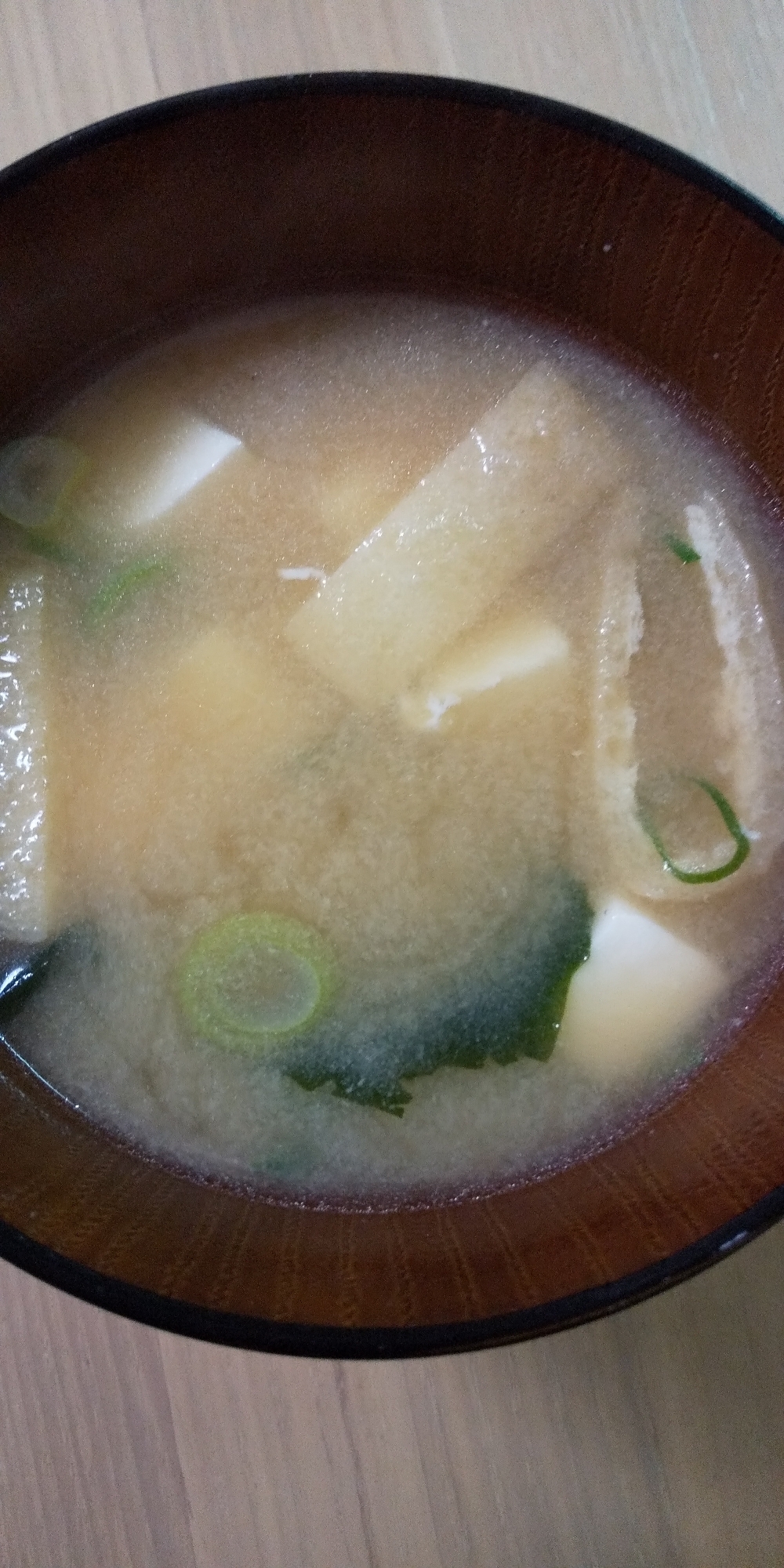 豆腐・油揚げ・葱・わかめのお味噌汁