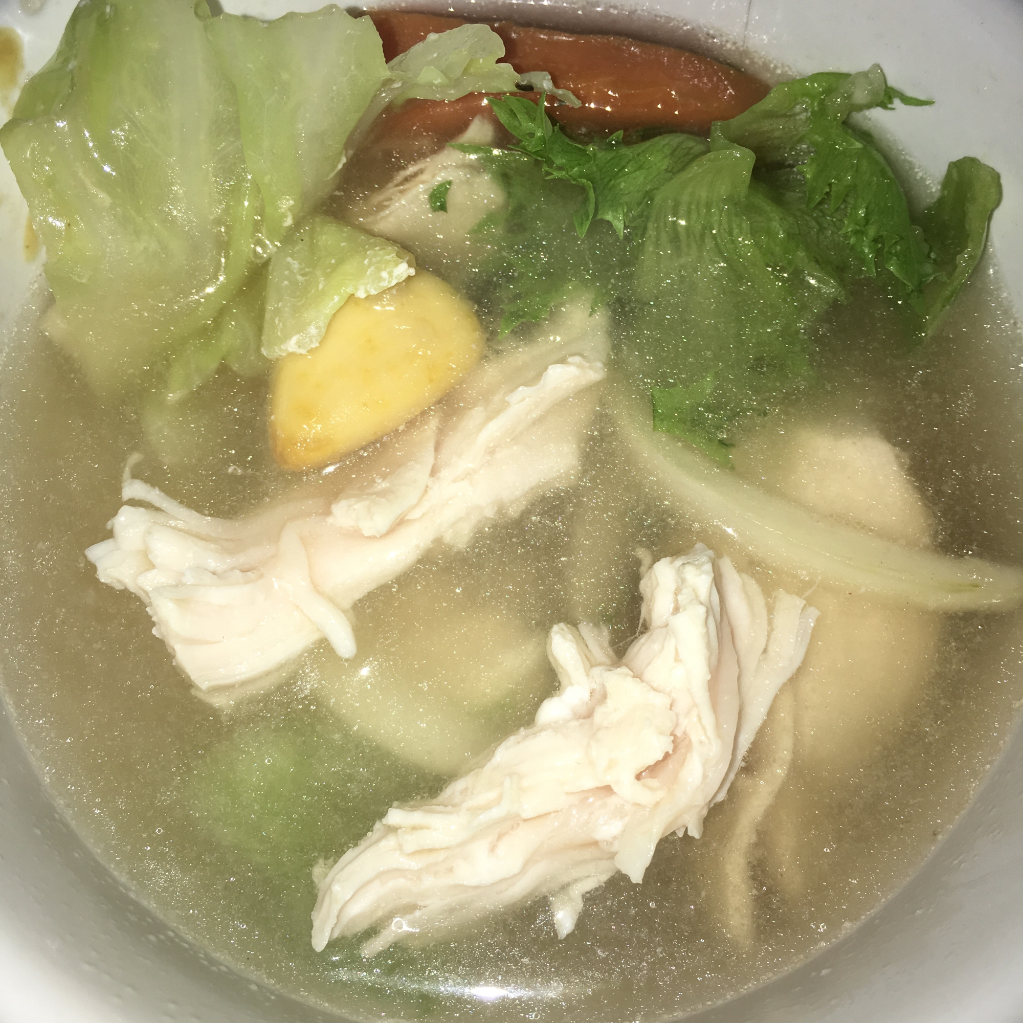 体を冷やさずサラダを食べる 鶏胸肉辛子醤油スープ