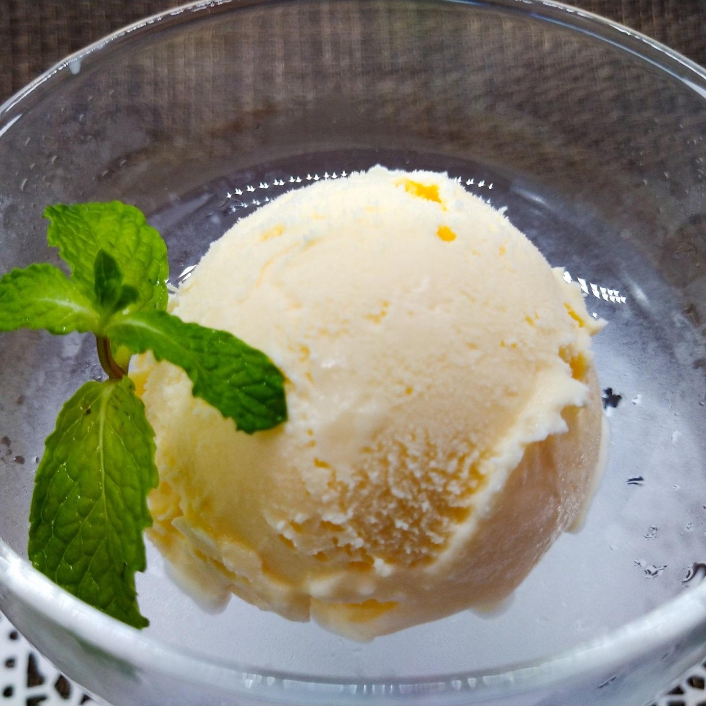 バニラアイスクリーム でん粉でシャキッとした食感！