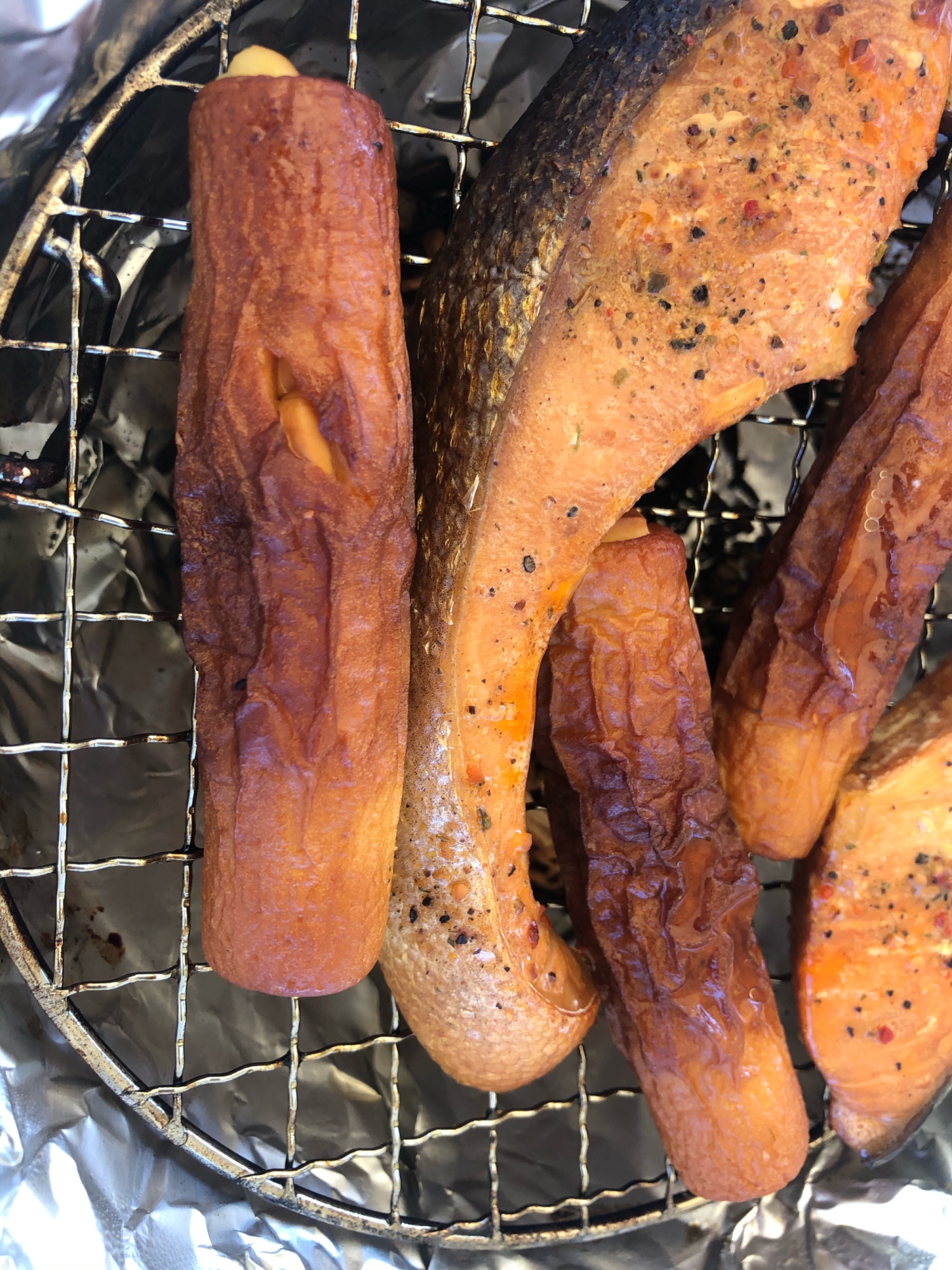 キャンプ飯♪チーズ入り竹輪の燻製