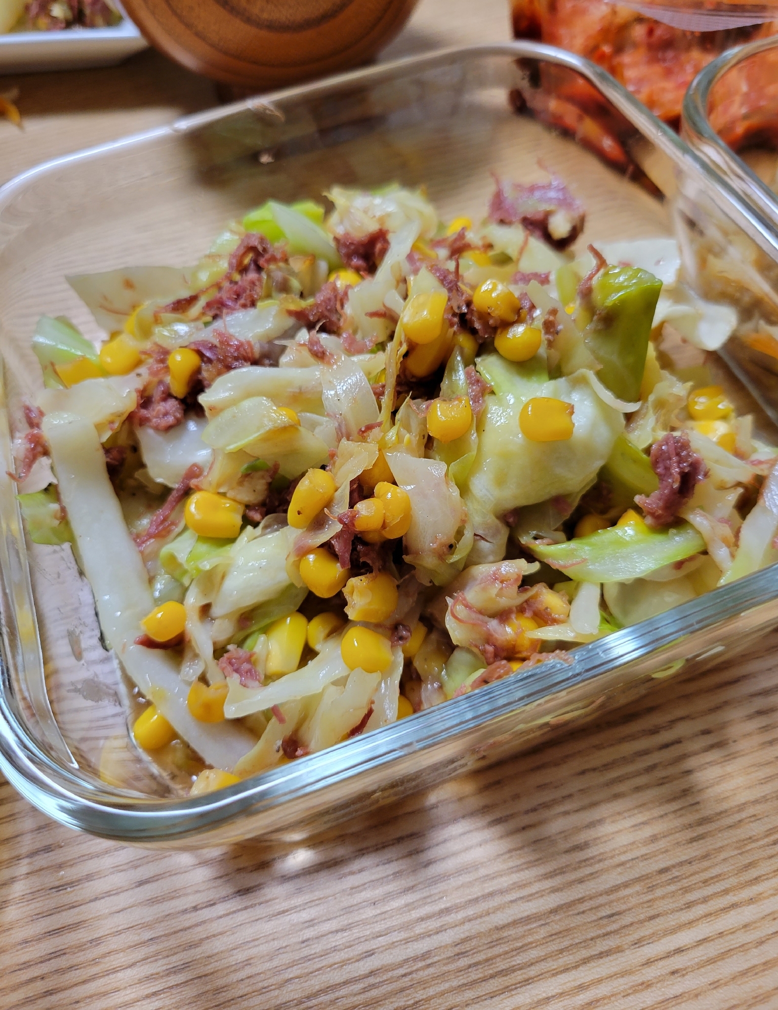 無限に食べれる!キャベツとコンビーフのホットサラダ