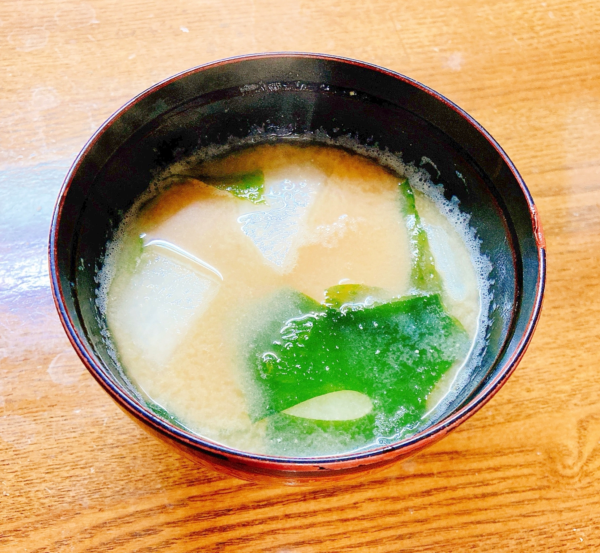 里芋と大根とワカメの味噌汁