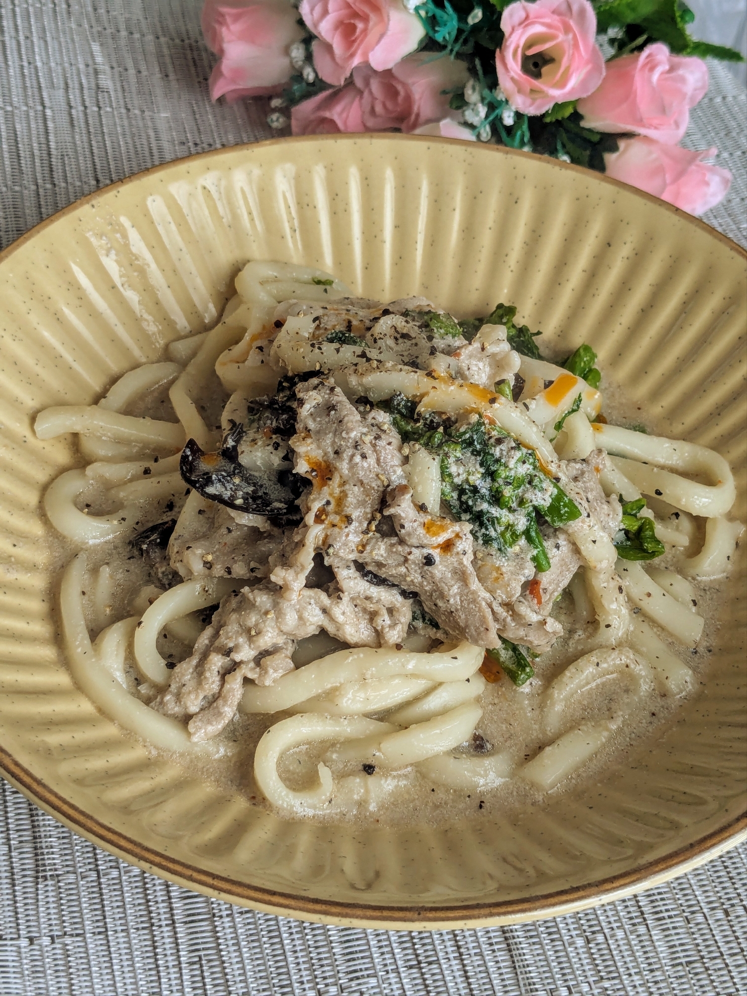 すりごまと練りごまで!〜坦々風ピリ辛うどん〜