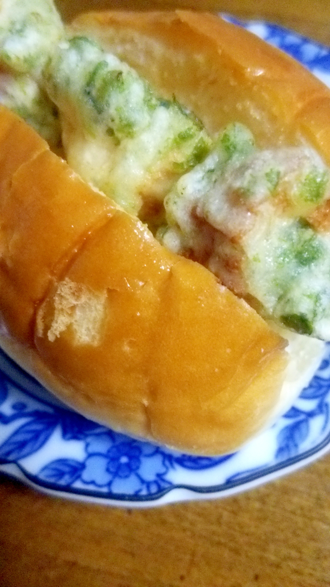 チーズとけちくわ天ぷらをinバターロールパン