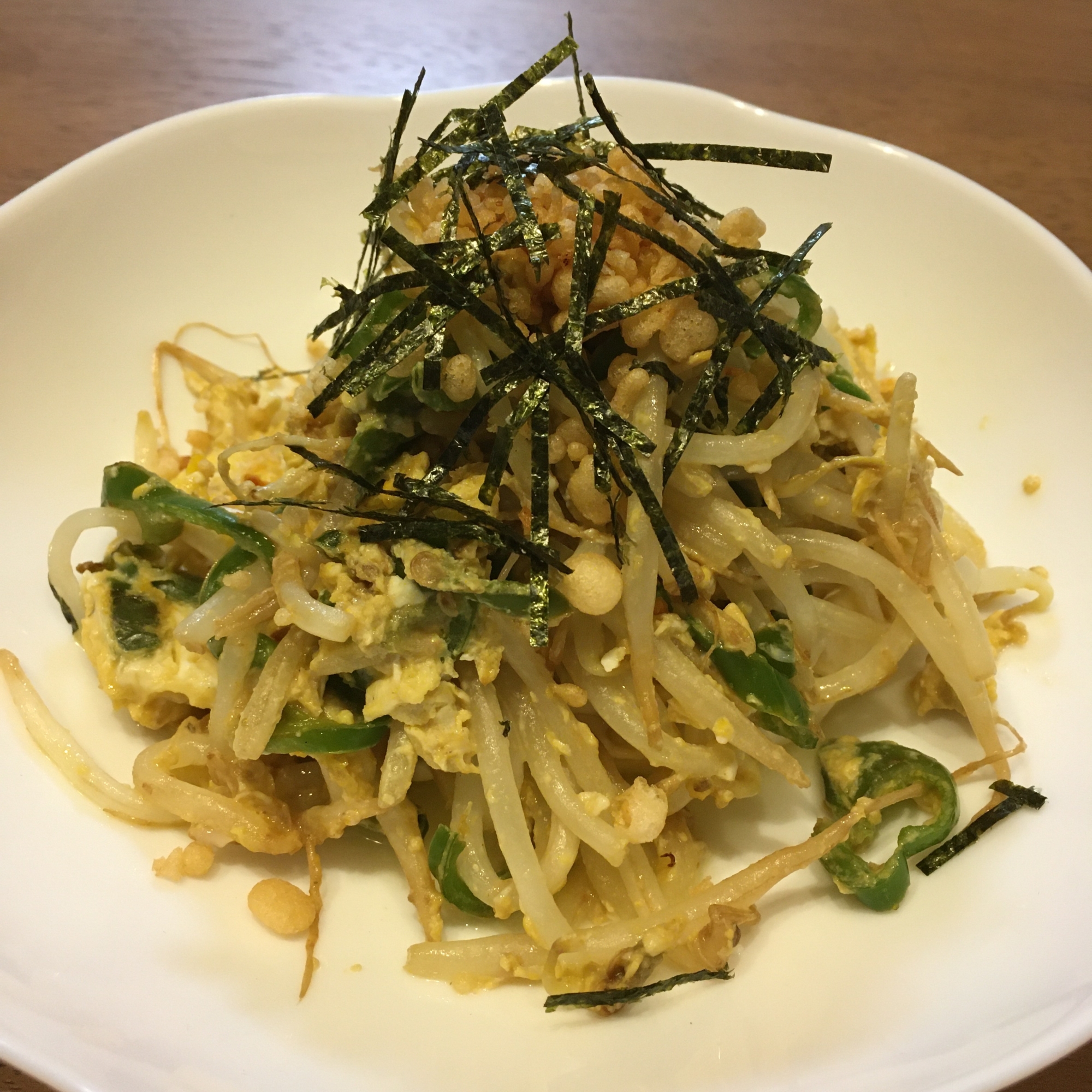 もやしとピーマンのお好み焼きソース炒め