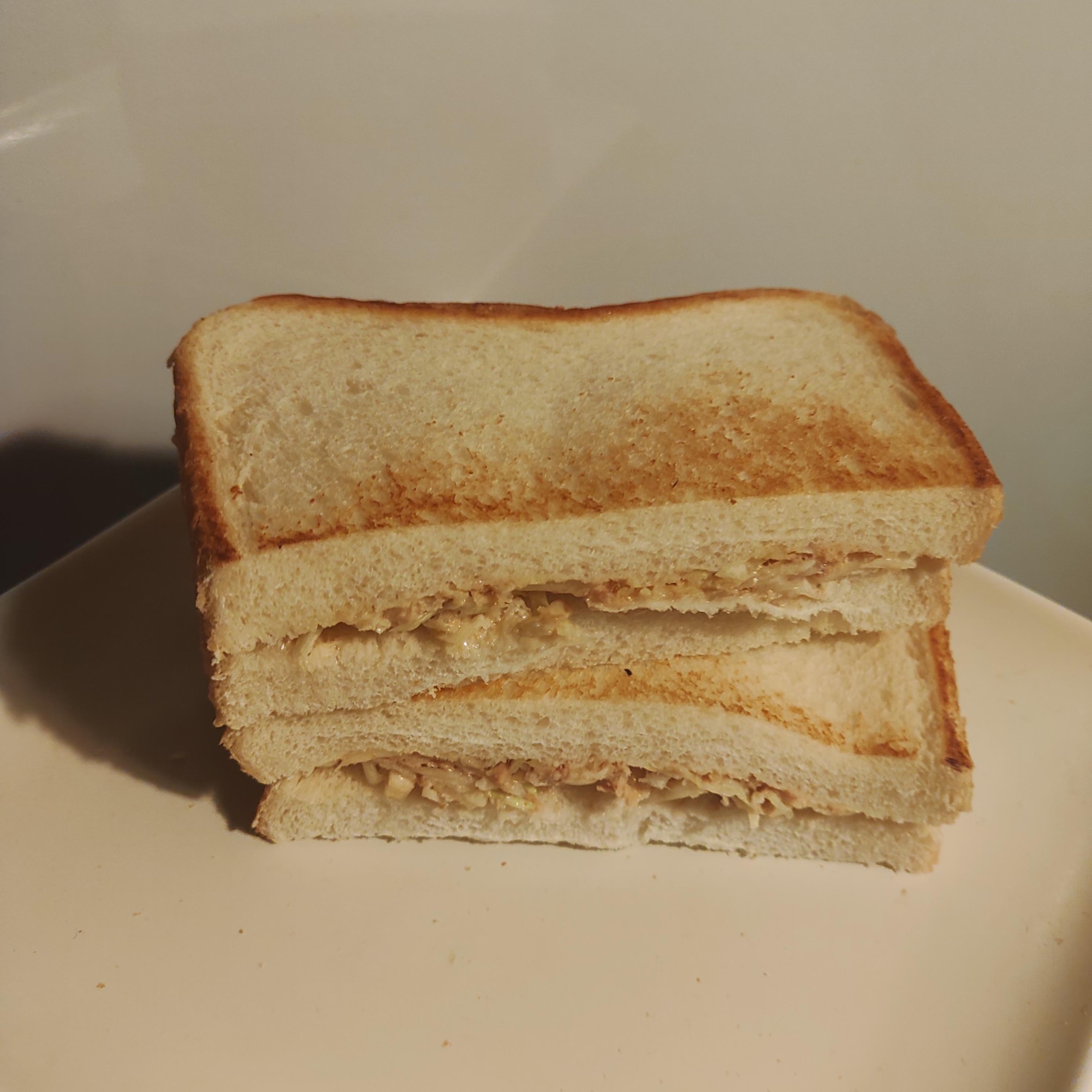 にんにく、キャベツのホットツナサンド