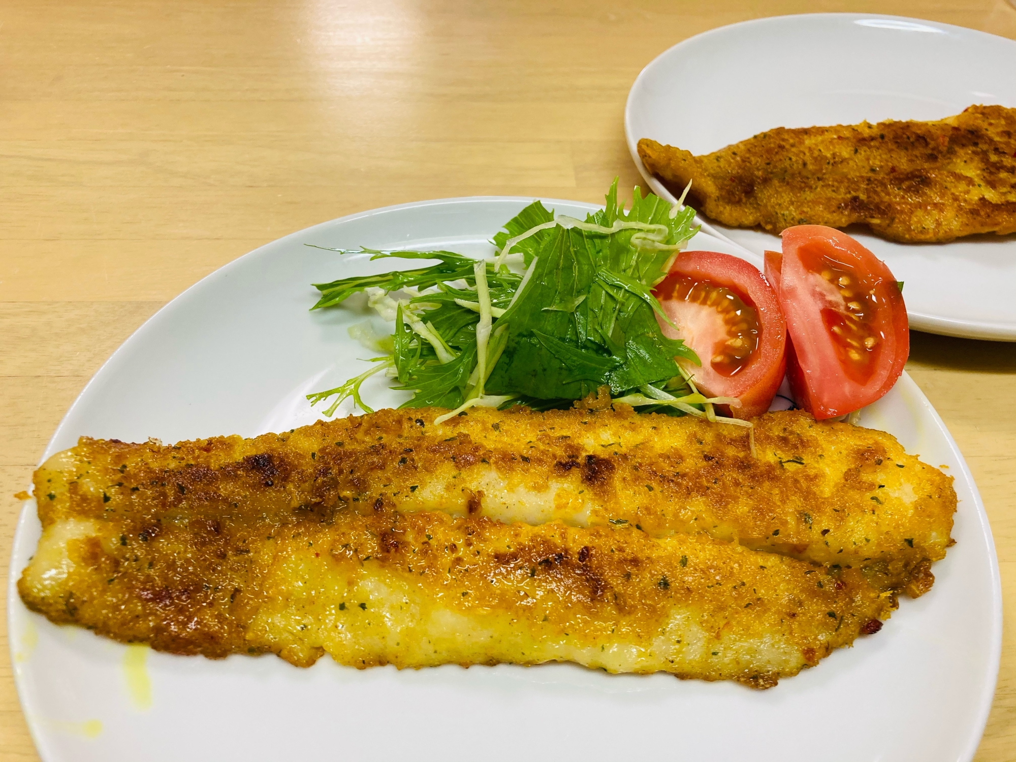 バンガシウスのカレー風味のパン粉焼き