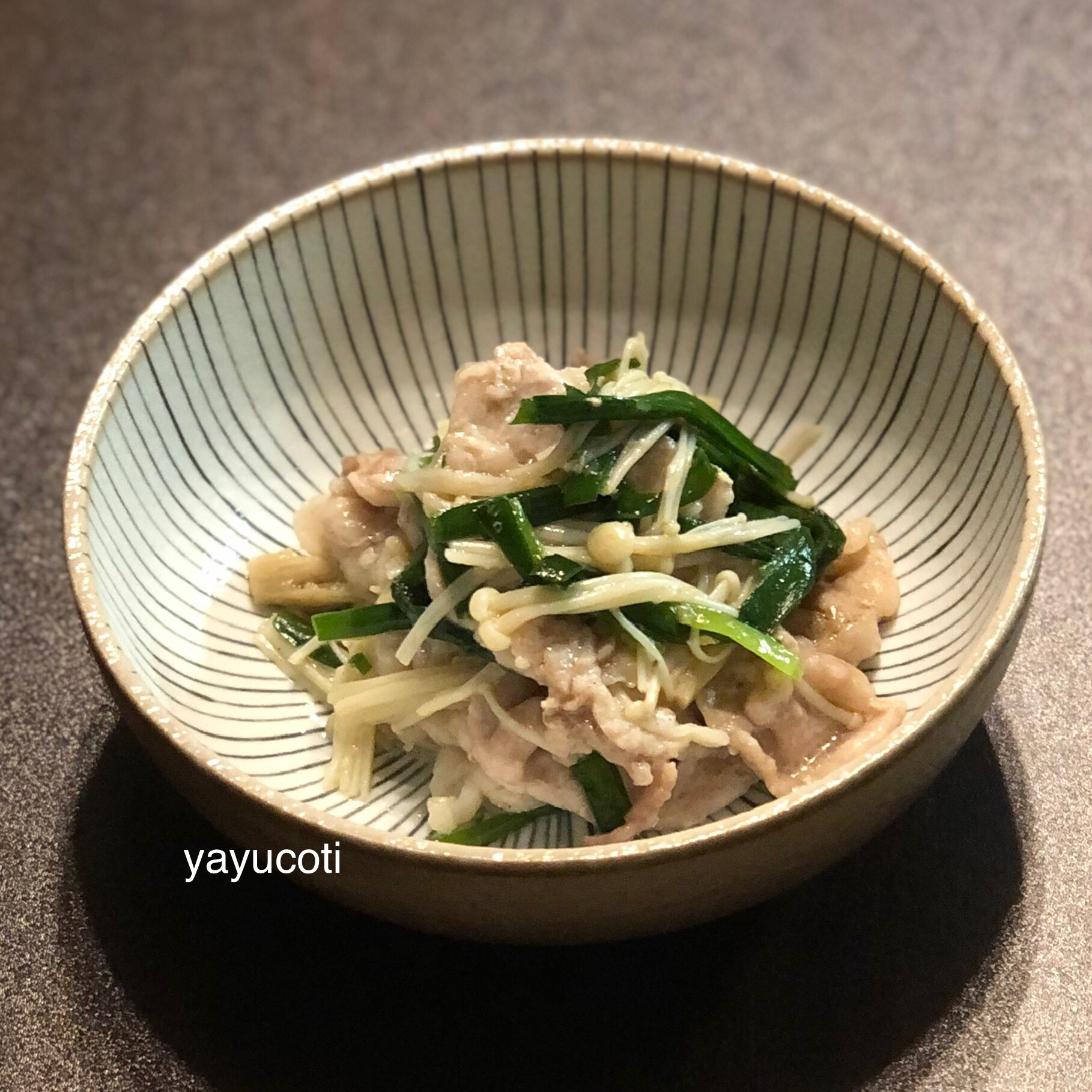 豚肉とエノキとニラのうま塩電子レンジ蒸し