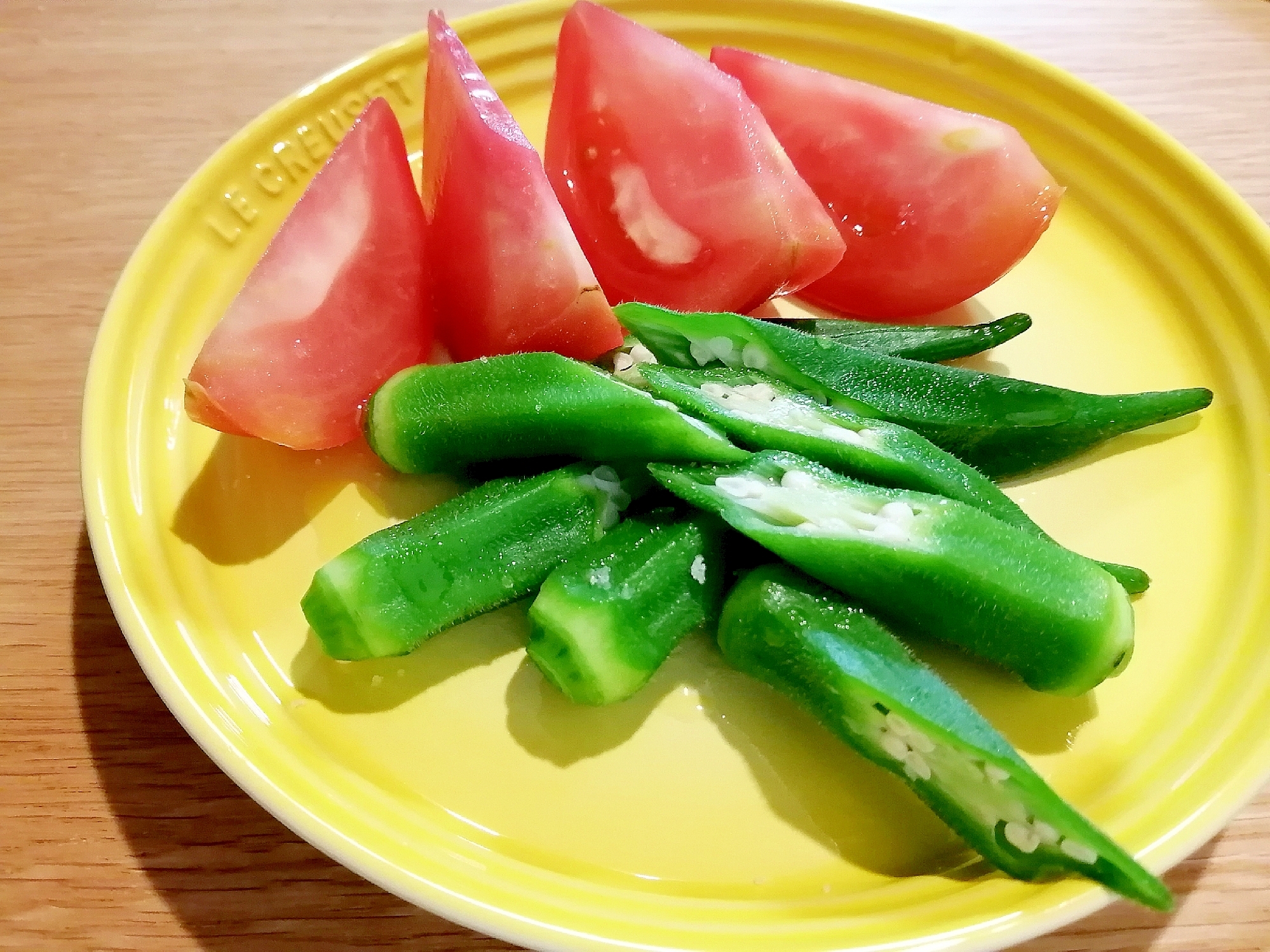 夏を彩る♪オクラとトマトのあっさりサラダ