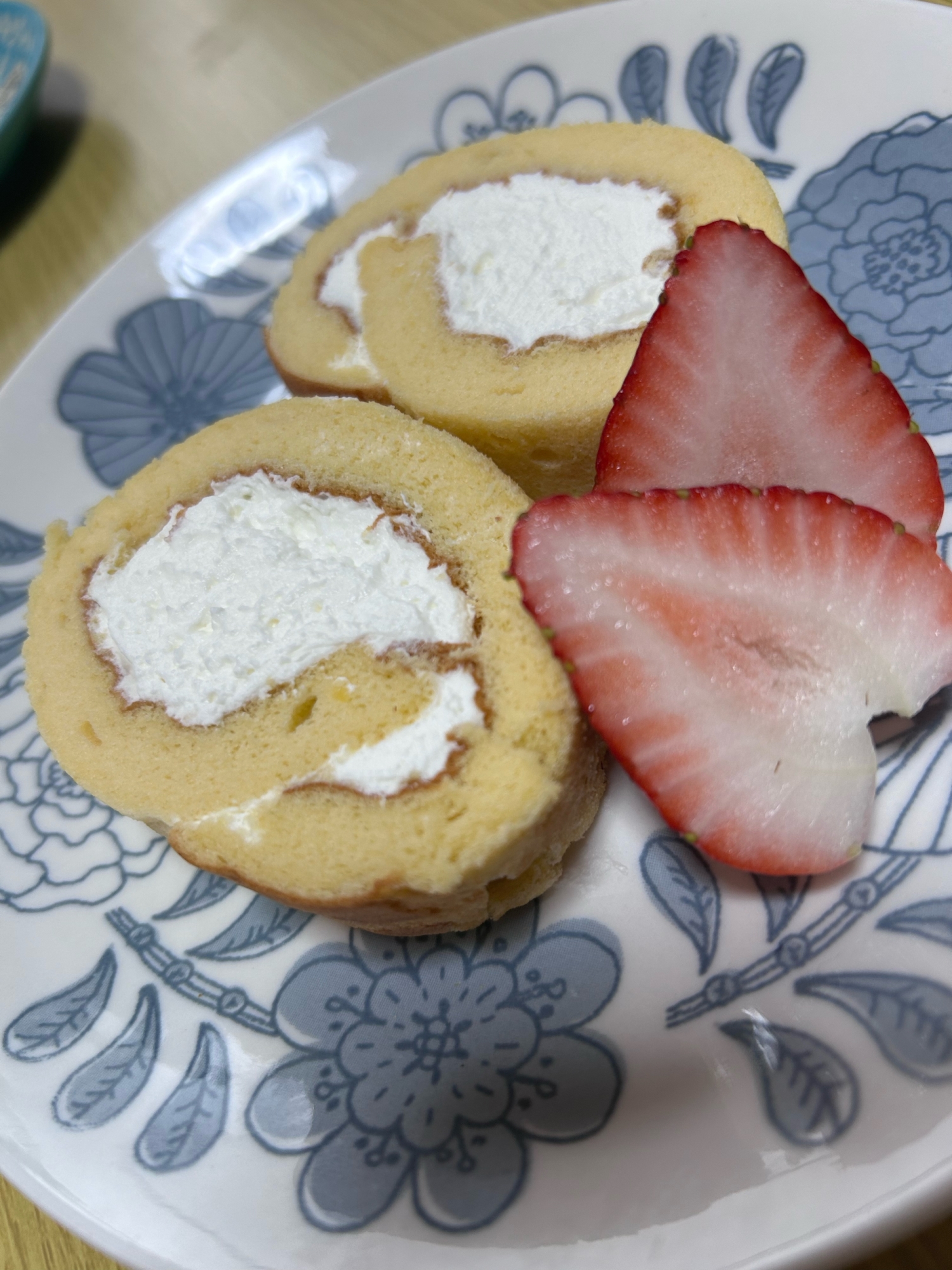 米粉ロールケーキ【練乳ホイップクリーム】