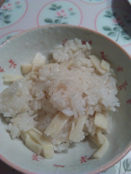 こんばんわ♪
筍の美味しさがよくわかる筍ご飯でした♬
とっても美味しかったです。多めに炊いたので、お弁当にもストックで〜す♡
ご馳走様でした。
