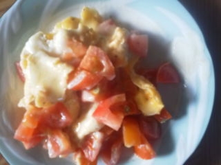 卵とトマトの組み合わせってとても美味しくて好きです♪
この作り方でしたら少々形が悪くても失敗知らずなのが嬉しいです。
また作ります（＾＾）