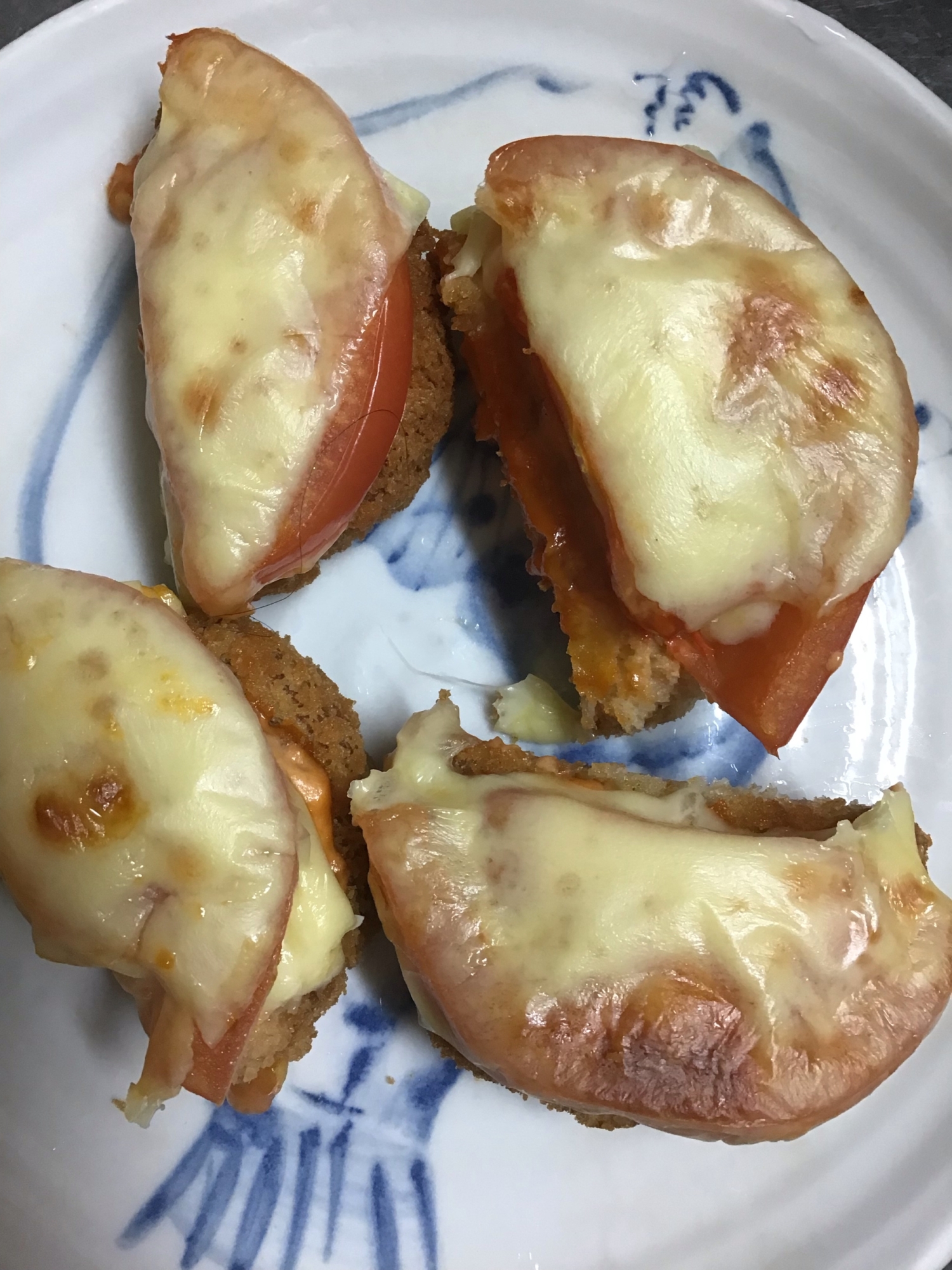 ハムカツとトマトのチーズ焼き