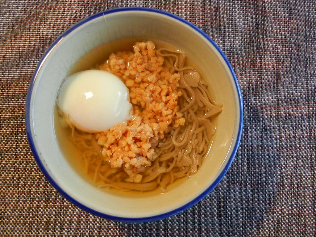 納豆と温玉のスープ蕎麦