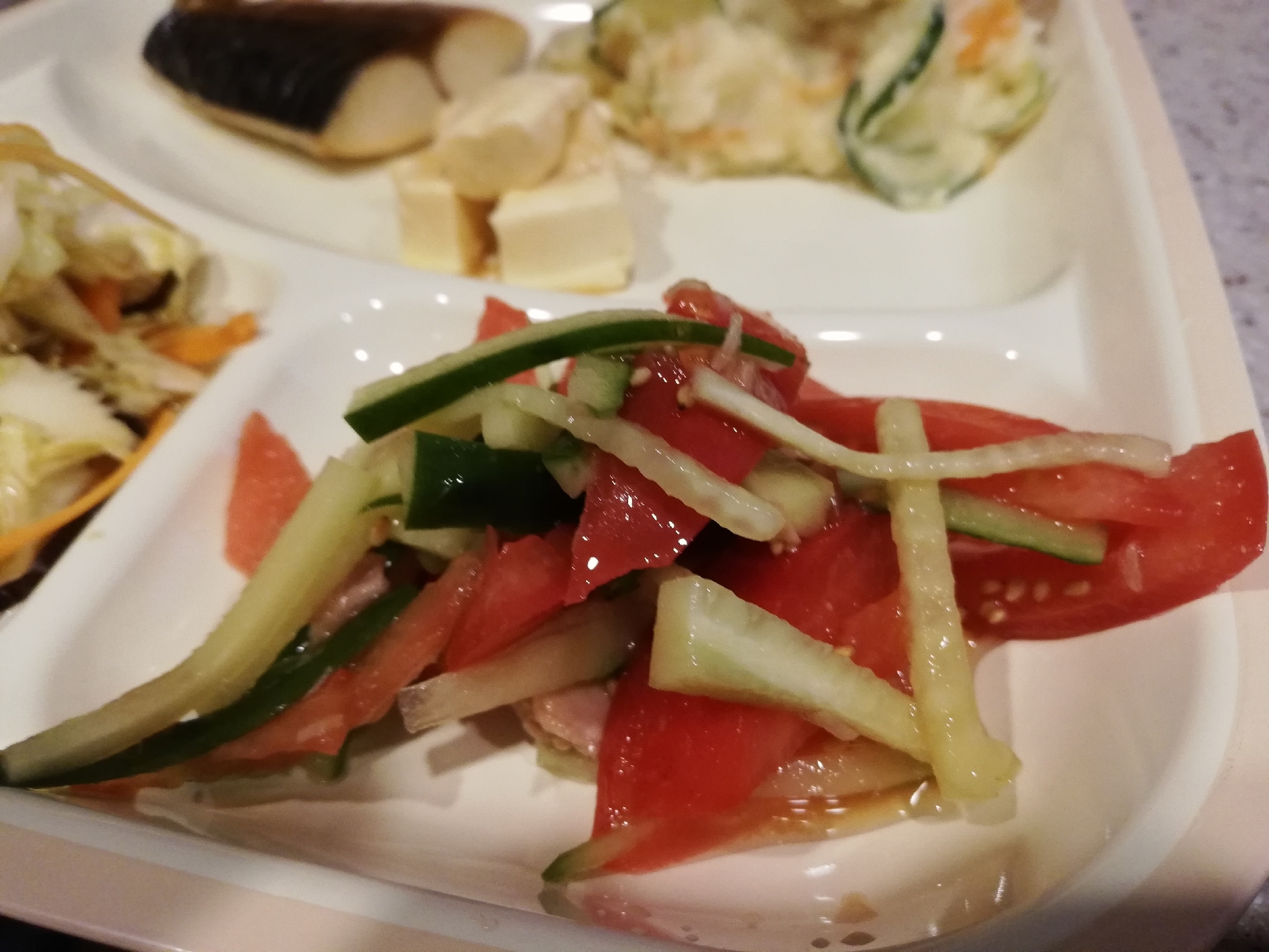 簡単！トマトきゅうりツナの中華風サラダ