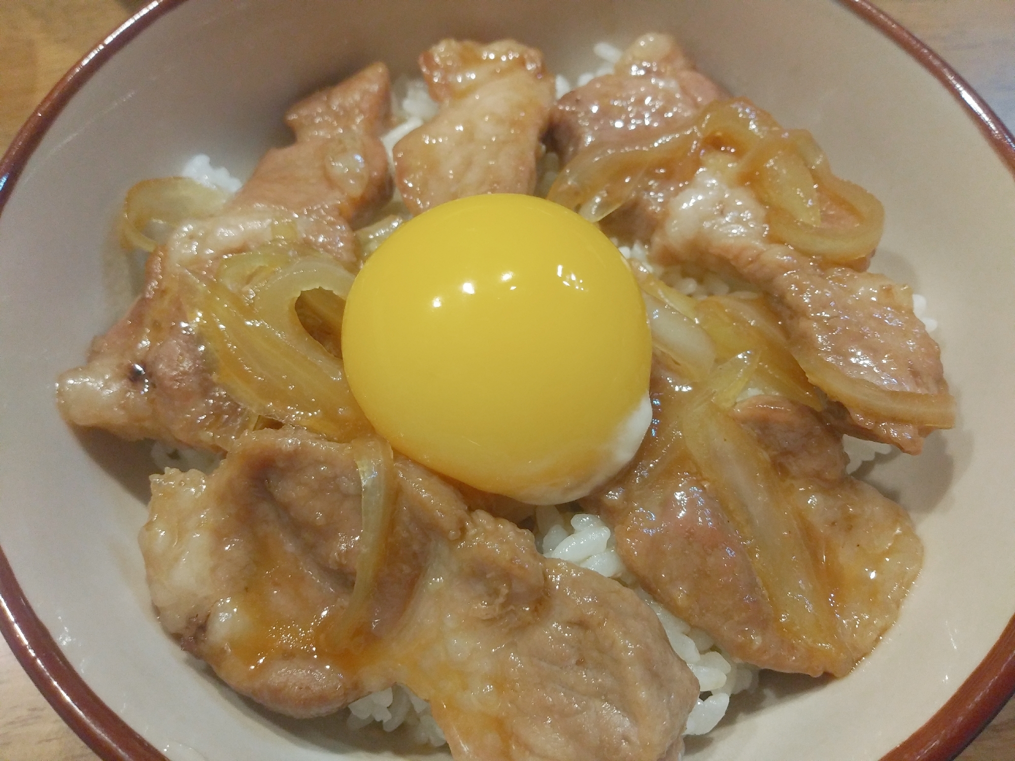 玉ねぎと卵黄入り豚丼☆