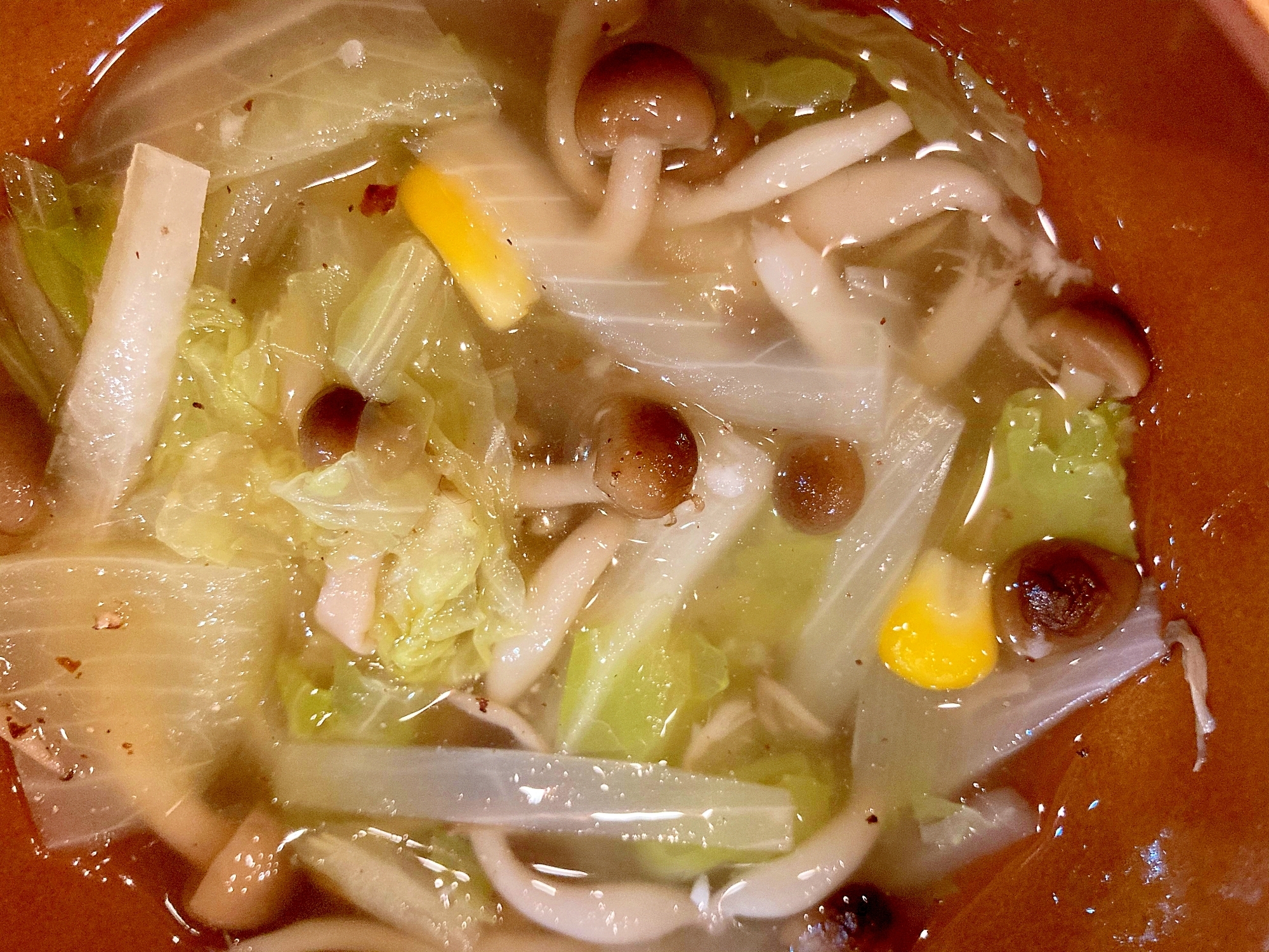 白菜とたまねぎとしめじとコーンのスープ