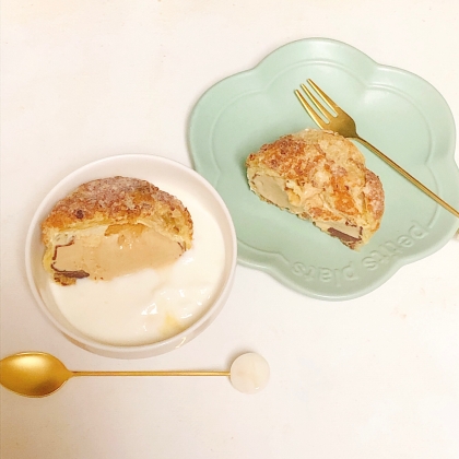今日のヨーグルト♡りんご混ぜベビーシューのせて