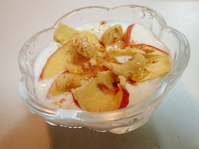 林檎チップスとカシューナッツの美的ヨーグルト