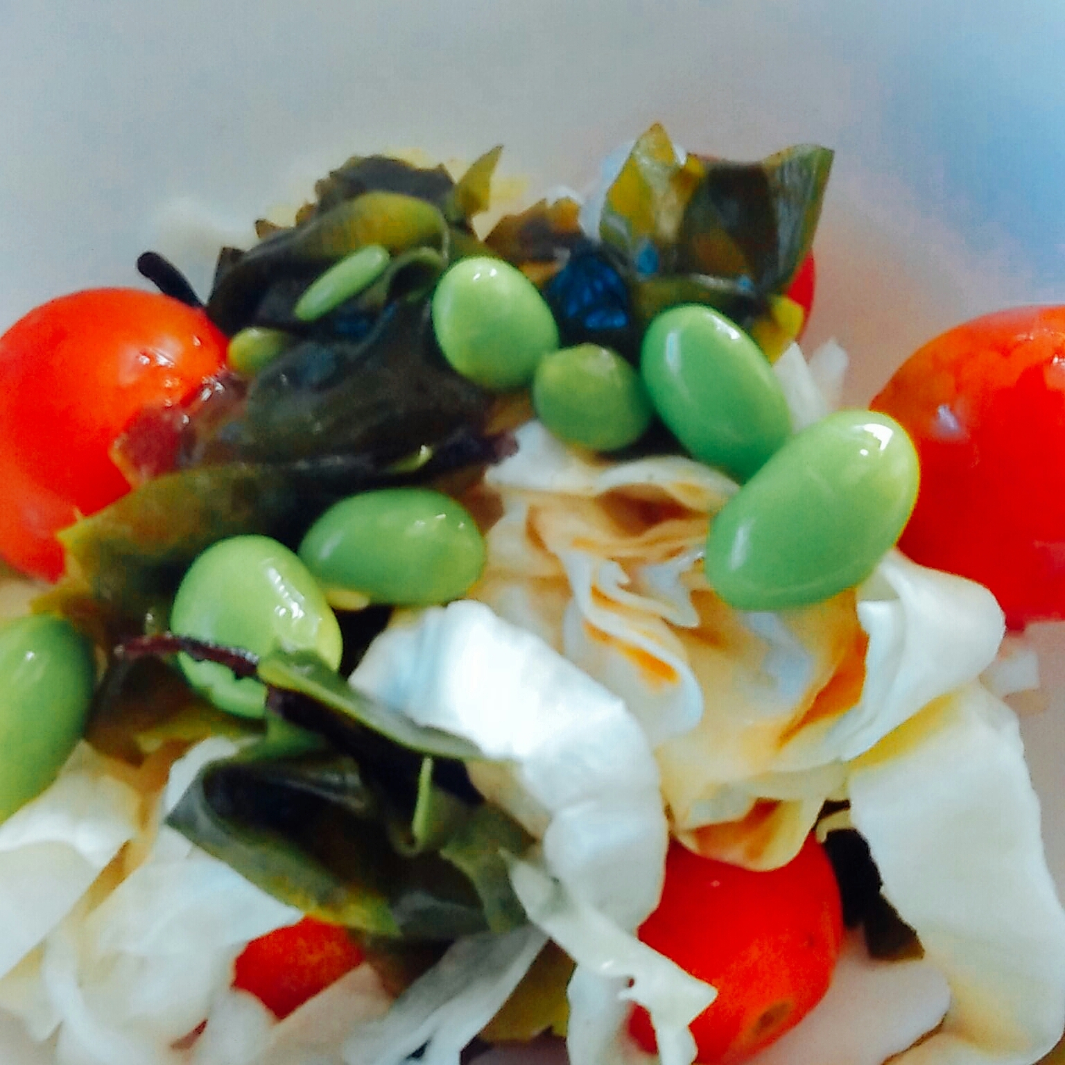 枝豆トマト海草のサラダ