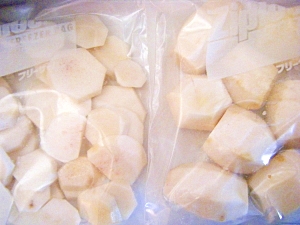 里芋は剥いて生のまま冷凍!