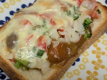 カニカマチーズカレートースト