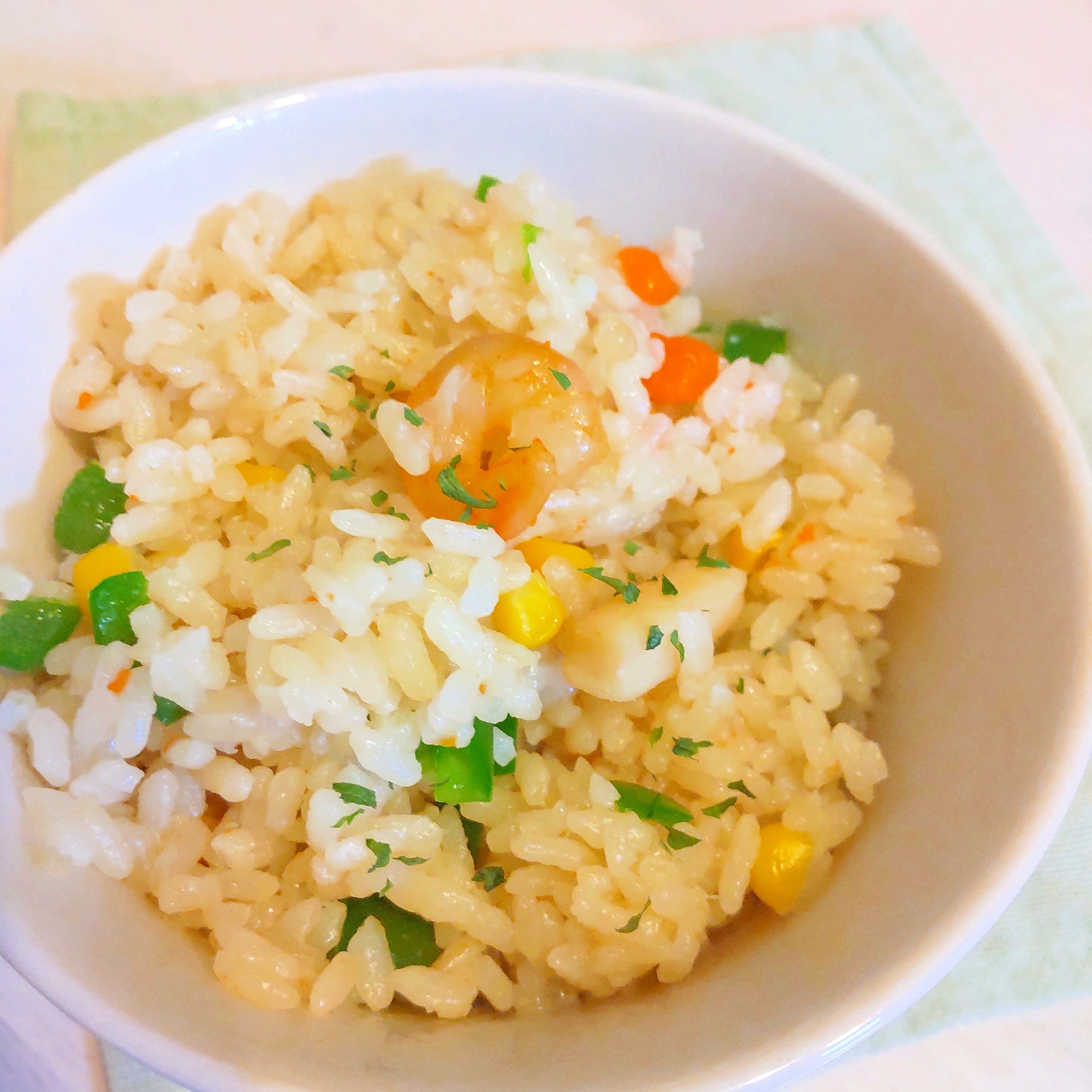 【簡単】炊飯器で作るエビピラフ【一品メシ】