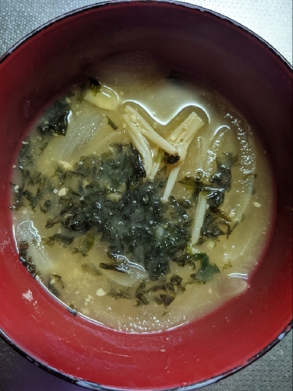えのきと玉ねぎとわかめの味噌汁