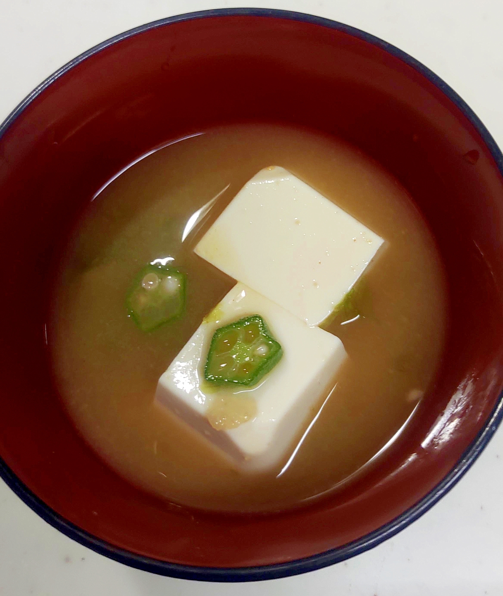 豆腐とオクラのしょうが味噌汁