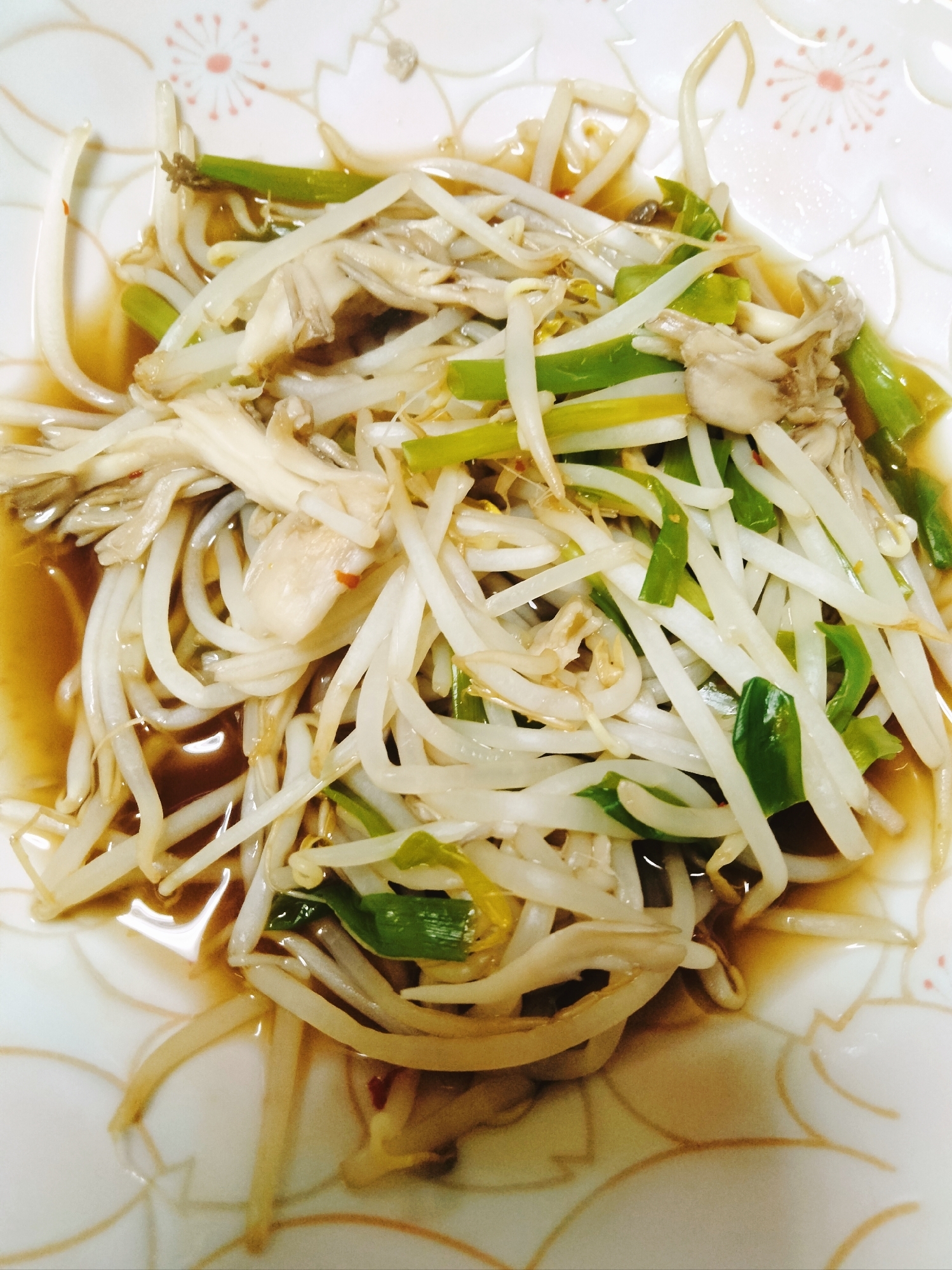 納豆のタレとかんずりで！モヤシと舞茸と葱の辛旨煮