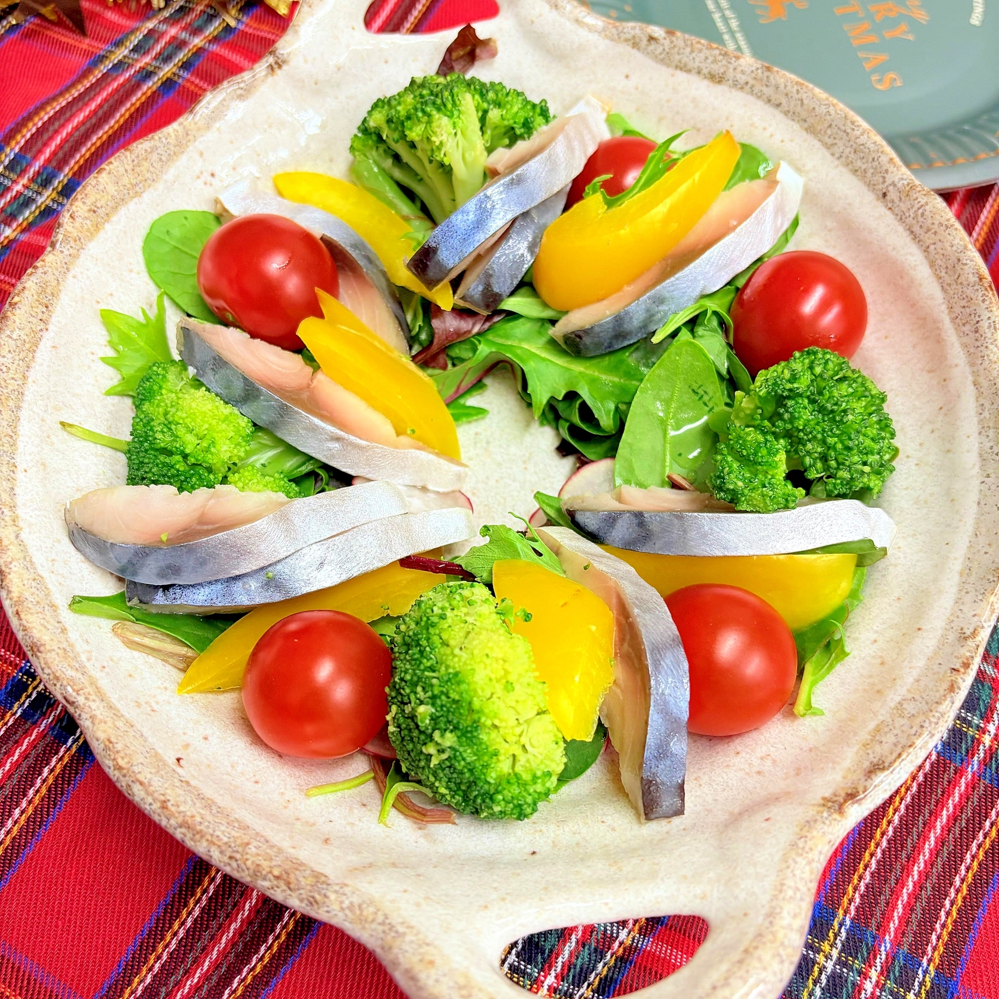 しめさばのリースサラダ