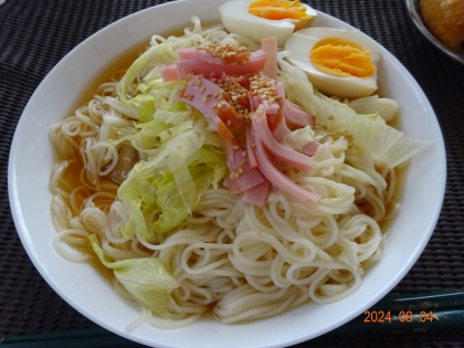 ハムとレタスのゴマダレそうめん