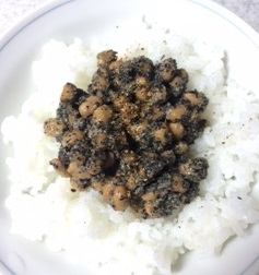 納豆の食べ方-すりごま＆一味♪