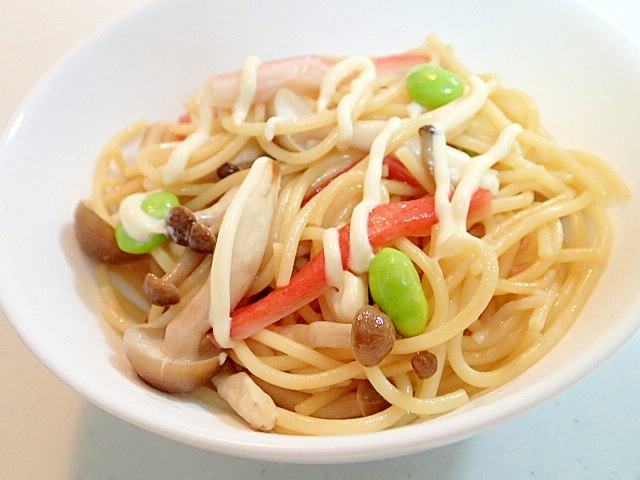 中華あじで　しめじ・かにかま・枝豆のパスタ