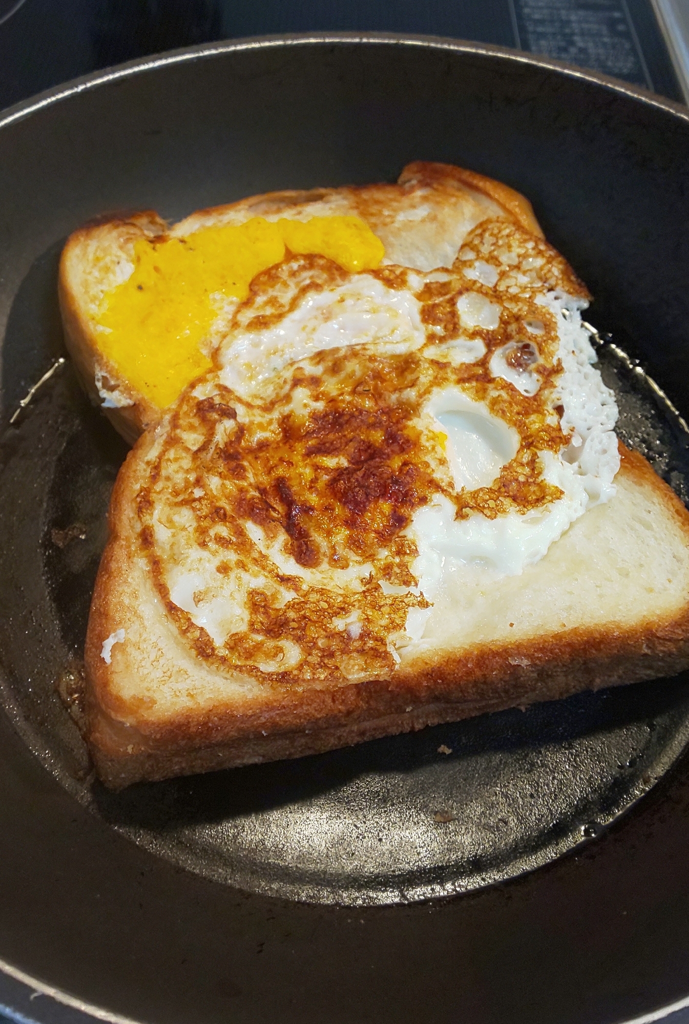 目玉焼きとトースト、くっつきました